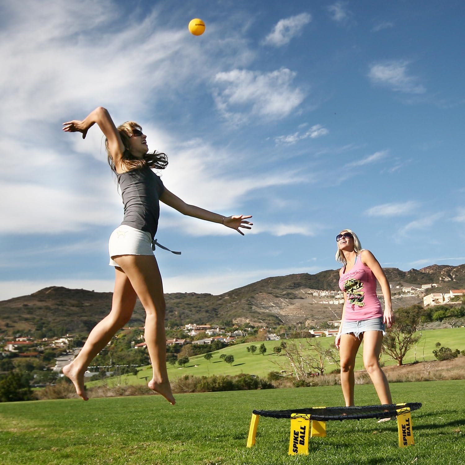 Spikeball The Original Kit 1-Ball Game Set - Outdoor, Yard & Camping Games - Includes Ball, Net, Drawstring Bag & Rulebook Set - Image 2