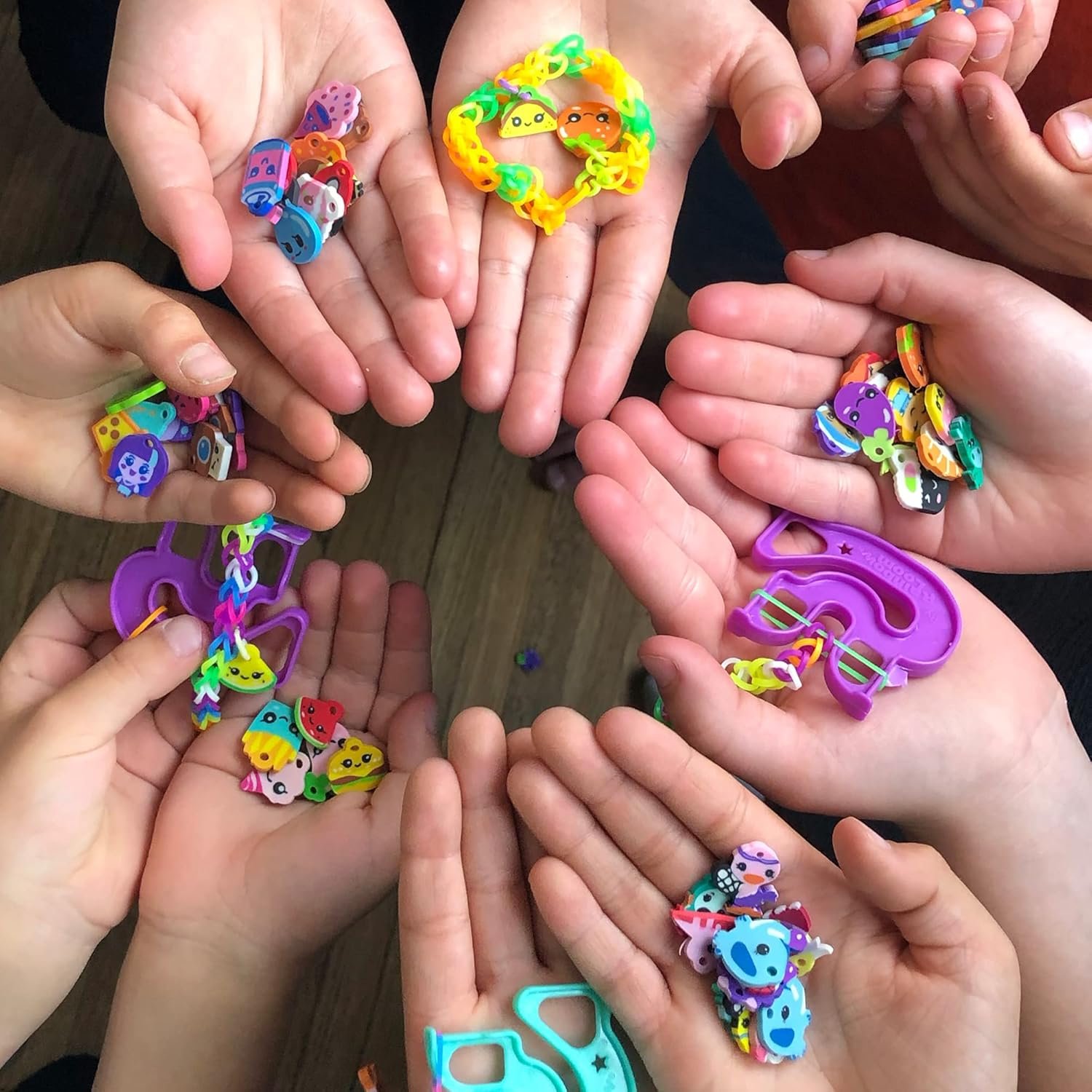 Rainbow Loom® Loomi-Pals™ MEGA Set, Features 60 Cute Assorted LP Charms, the NEW RL2.0, Happy Looms, Hooks, Alpha & Pony Beads, 5600 Colorful Bands All in a Carrying Case for Boys and Girls 7+ - Image 12