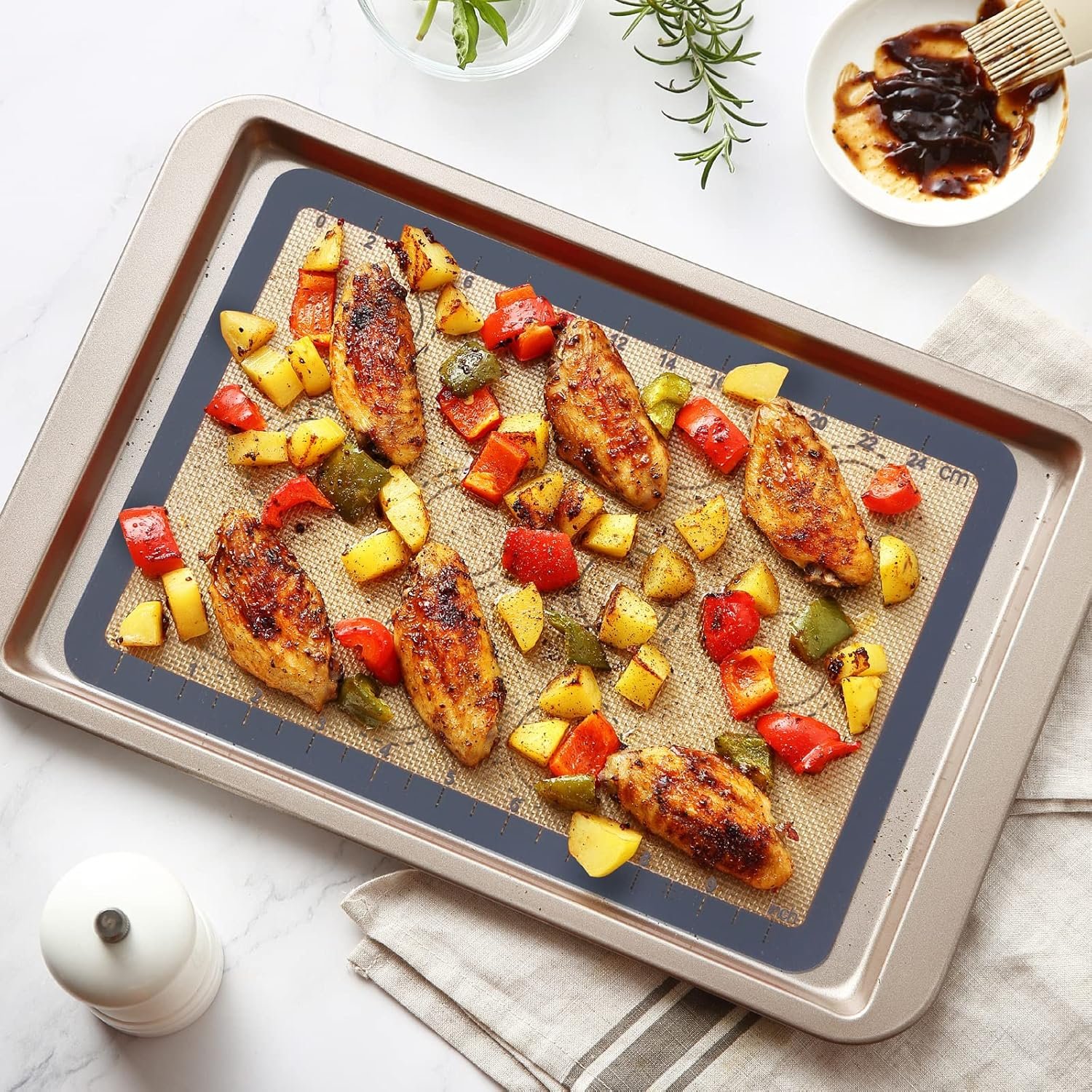 GUANCI Silicone Baking Mat Set of 6, Includes 25"x17.5" Large, 2 Medium 16.5"x11.6", 2 Small 11.75"x8.25", 9" Round, All Mats 0.70mm Thick, Non-Stick Reusable Baking Mats for Pizza, Cookie, Bread - Image 6
