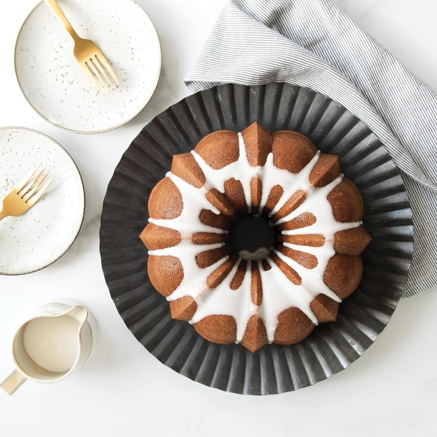 Nordic Ware Anniversary Bundt, 15 Cups, Gold - Image 3