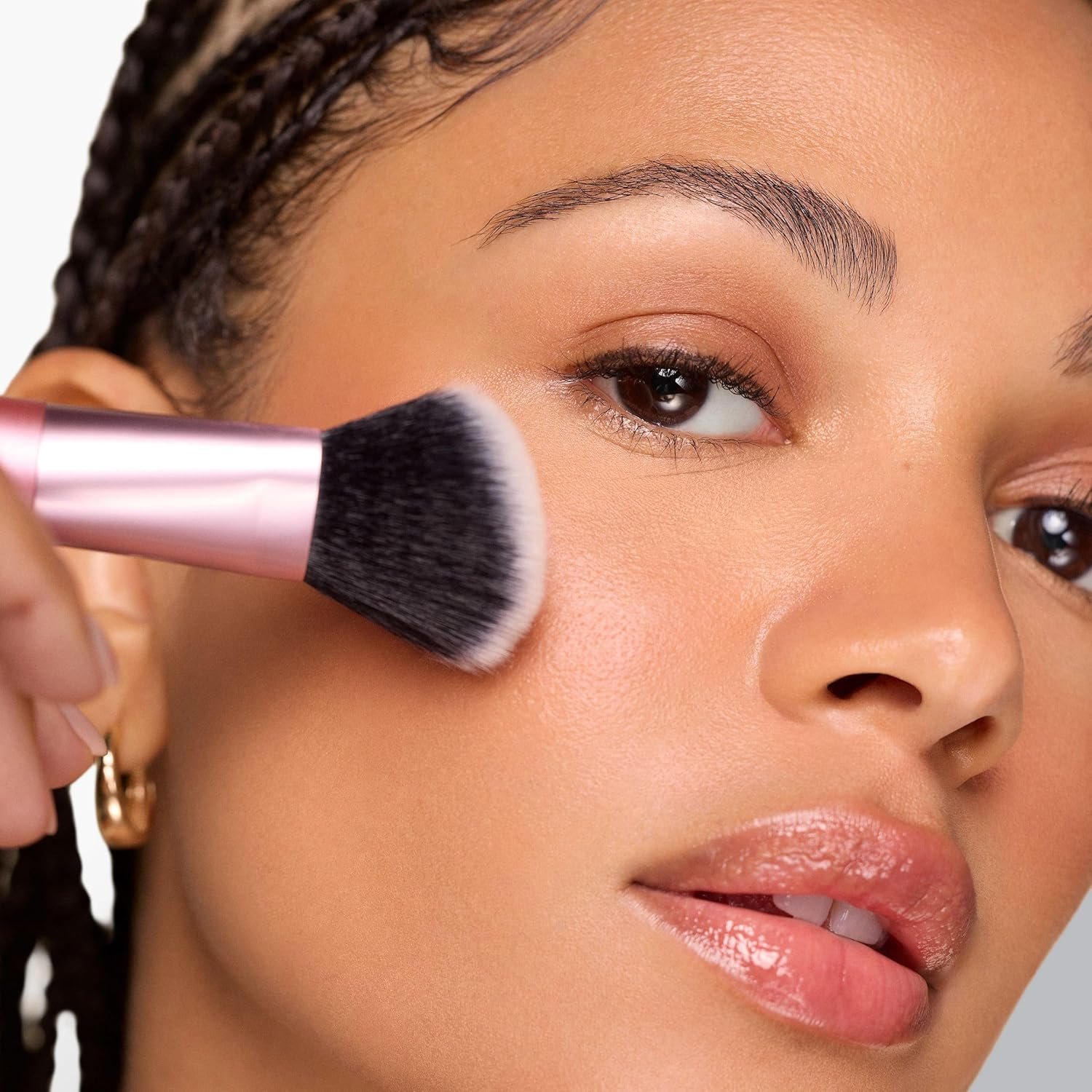 Real Techniques Full Beat Makeup Brush Set, 4 Piece Brush Kit for Foundation, Concealer, Blush, Contour, Highlight & Powder Blending, Travel Set, Soft UltraPlush Bristles, Cruelty-Free - Image 4